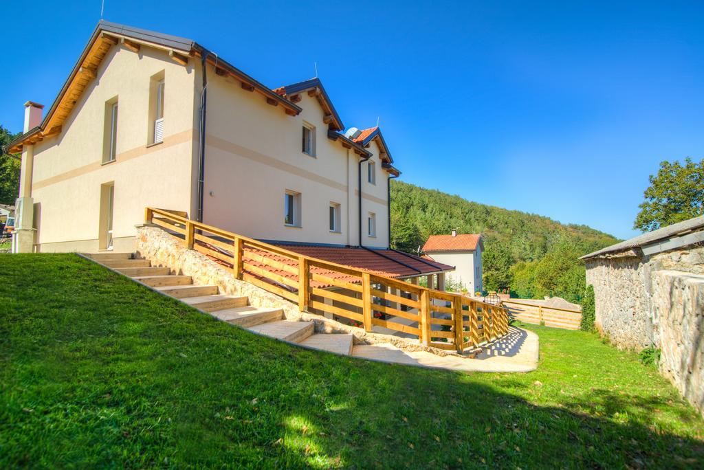 Dobra Hisa Zdravja Cicarija Hotel Golac Exterior photo