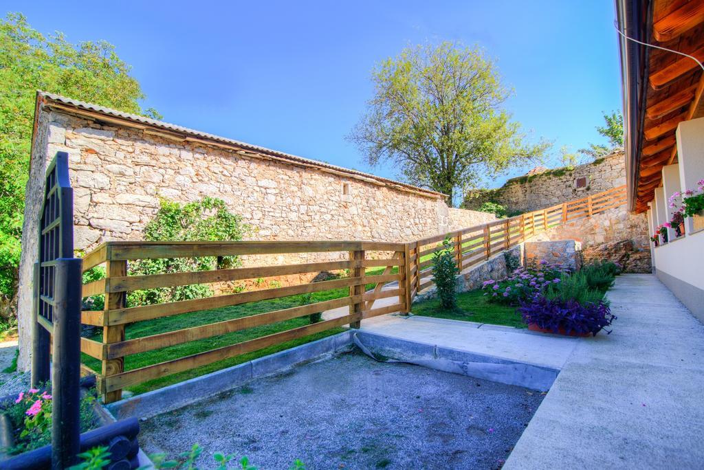 Dobra Hisa Zdravja Cicarija Hotel Golac Exterior photo